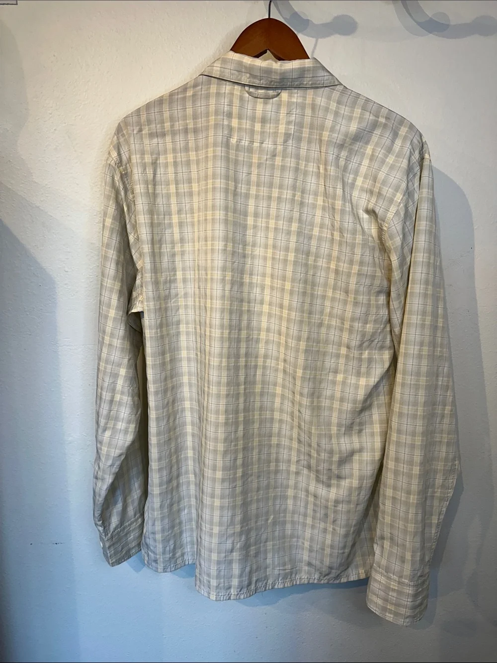 Simms Men's Light Plaid Button-Down Shirt in Cream and Light Gray